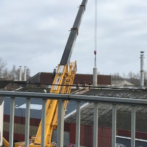 Grue de levage pour installation cheminée 80