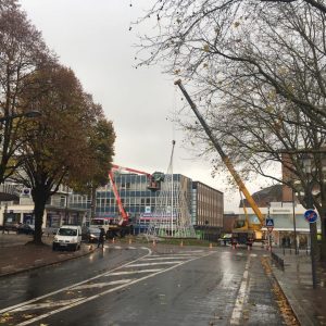 Installation d'une structure pour les illuminations de Noël 89