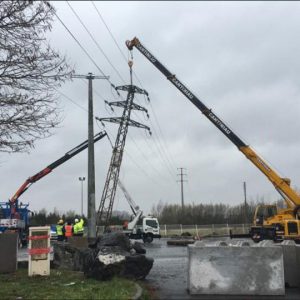 Intervention de levage, soutien d'un pylône électrique 33