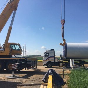 Chargement de matériel sur un camion 60