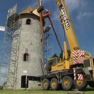 Nacelle et grue pour rénovation d'une tour 43