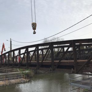 Travaux de réparation d'une passerelle 35